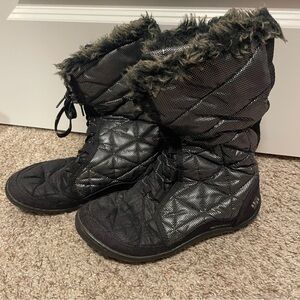 Columbia Black Quilted Winter Boots with Fur Trim